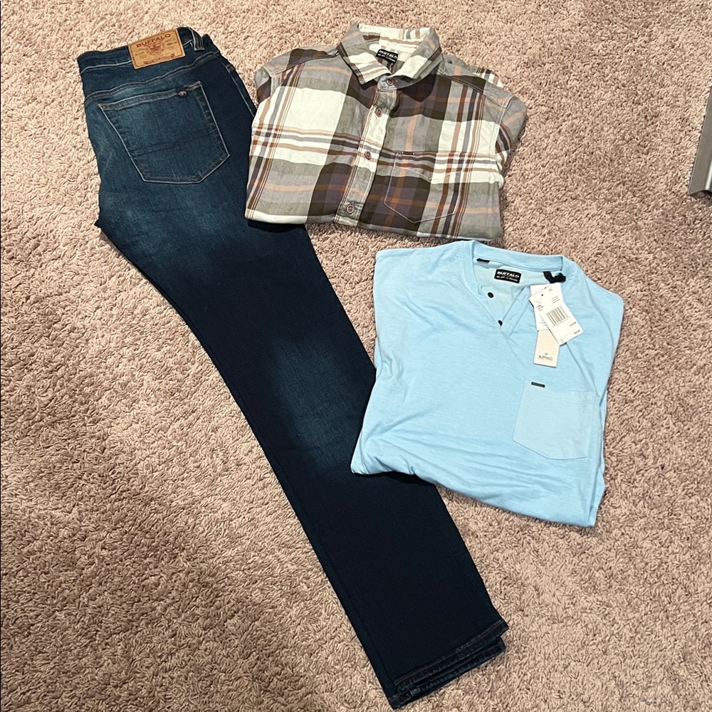 BUFFALO DAVID BITTON. BRAND NEW OUTFIT! THREE PIECES! Over $200 in clothes!!!